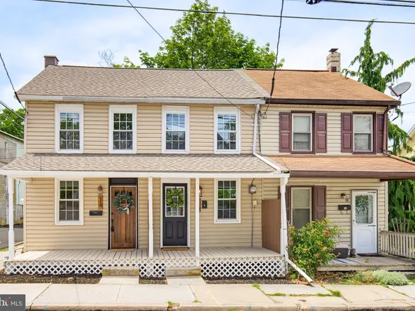 16 N Locust St, Lititz, PA 17543