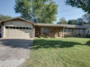 201 W McConnell St, Nixa, MO 65714