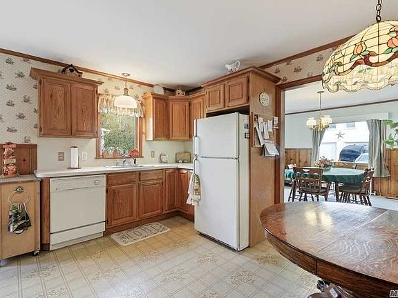 4th image of 30 Brown St