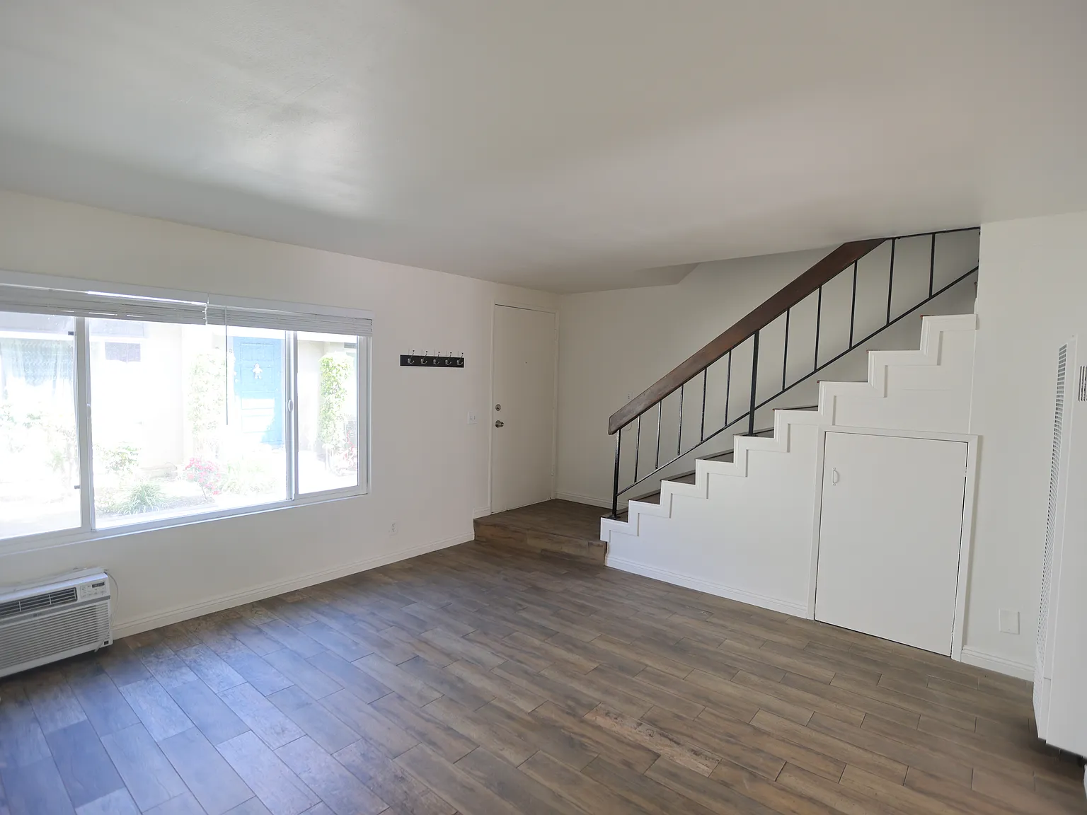 N Prather St, Simi Valley — Photo 3