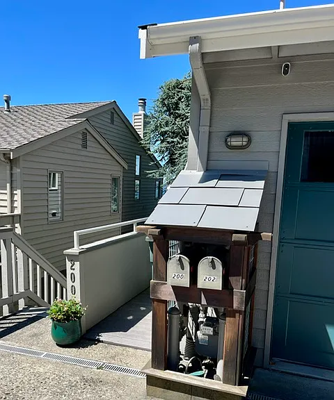 200 Forest Ln — Photo 3