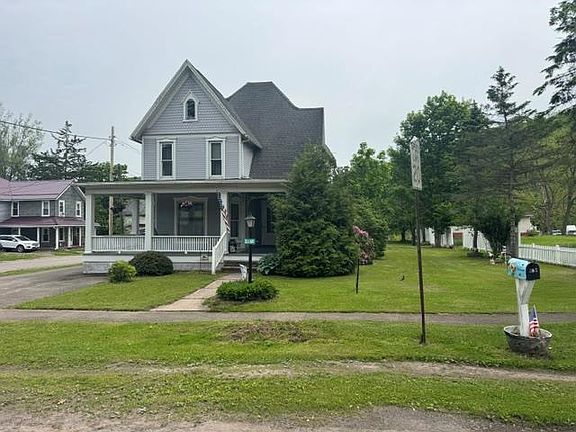 3rd image of 220 Main St