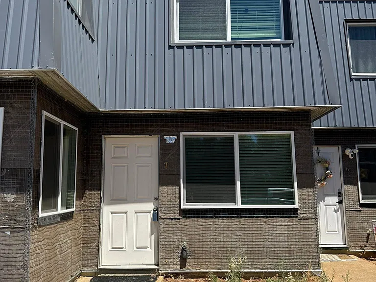 19080 Dyer Ct #7 — Photo 1