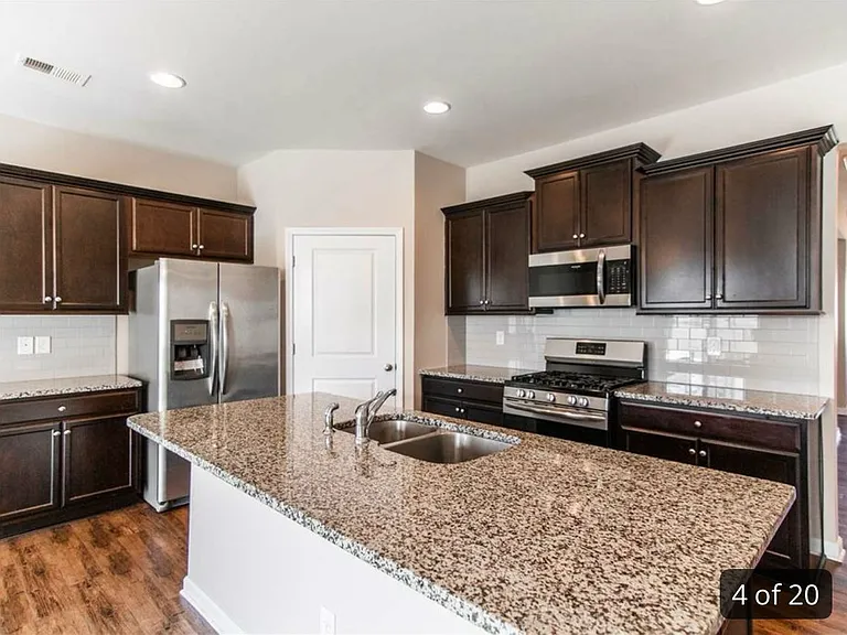 561 Townsend Place Dr — Photo 3