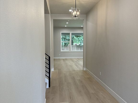 4th image of 1320 SE 188th Ave