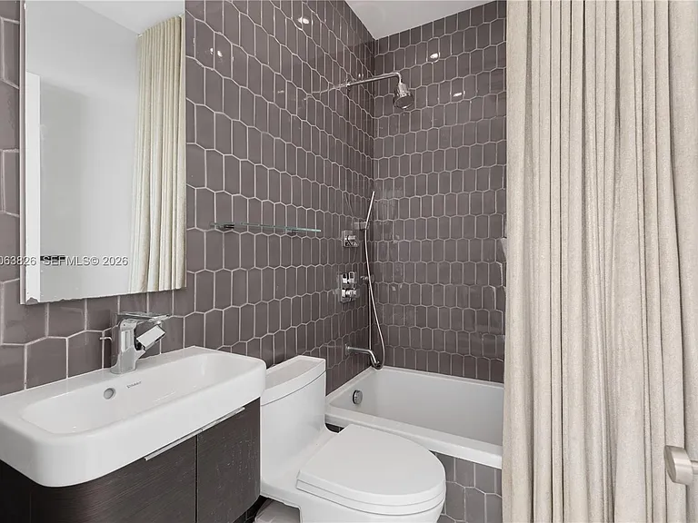 2421 Lake Pancoast Dr #7A — Photo 11