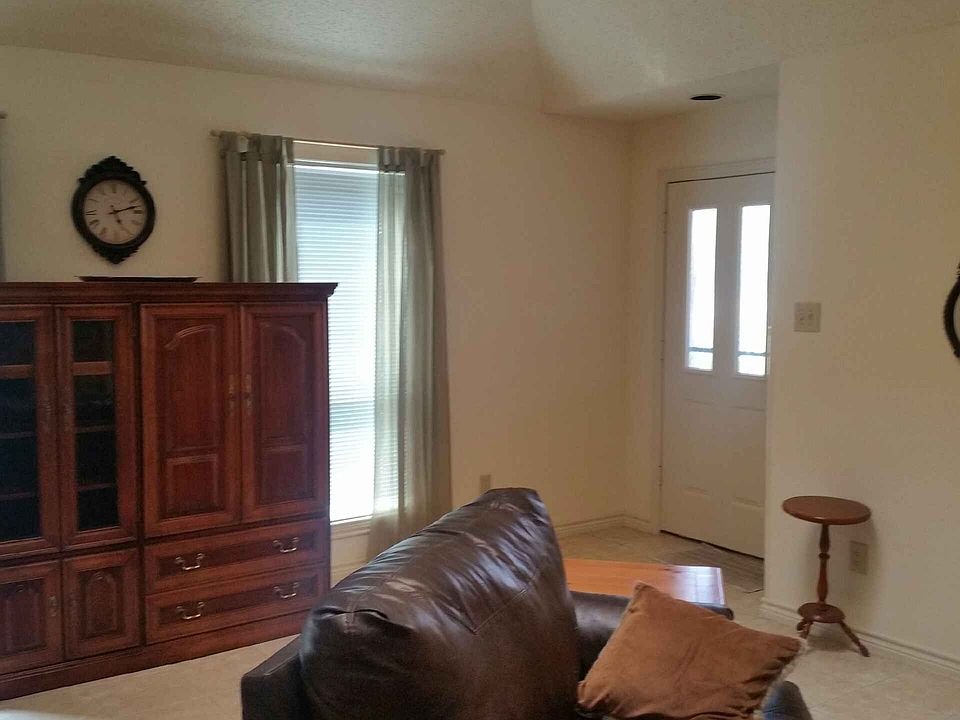 1st image of 4621 Club Estates Pl