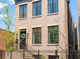 124 W Wolfram St, Chicago, IL 60657
