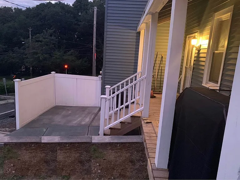 88 Pawling Ave — Photo 4