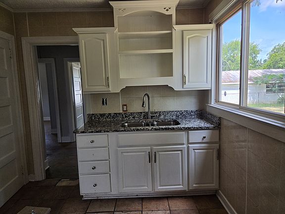 4th image of 2117 Kennedy Dr