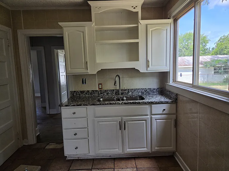 2117 Kennedy Dr — Photo 4
