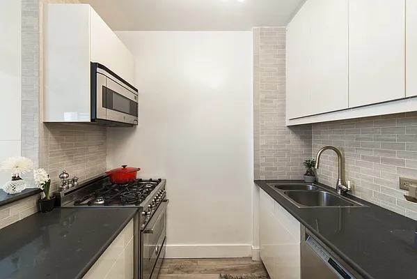 Sold by Nest Seekers International | media 11