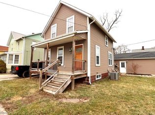 225 5th St, Fairport Harbor, OH 44077