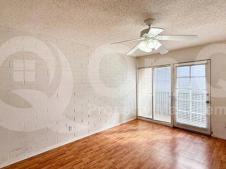 1828 W Tuckey Ln #11 — Photo 6