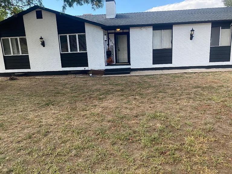4017 Valley Dr — Photo 1