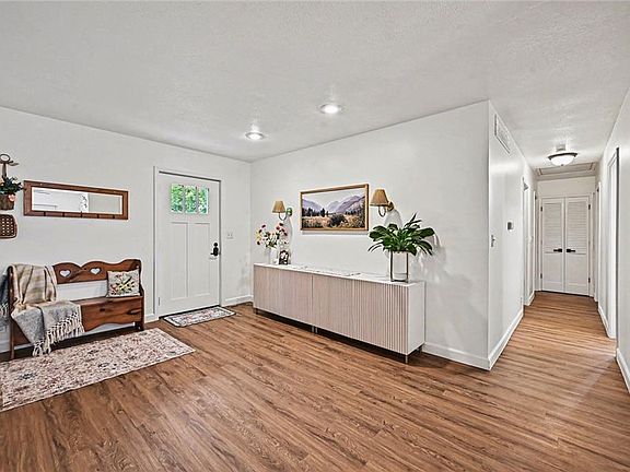 4th image of 403 W Center St