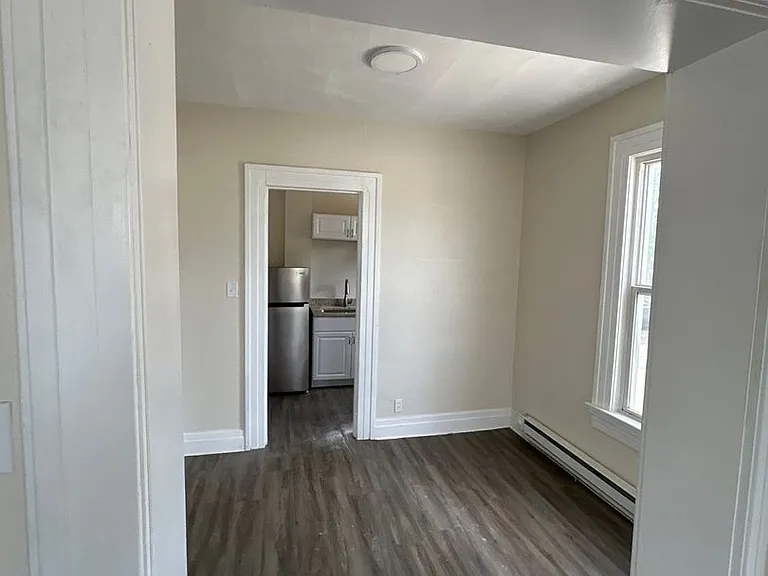 1121 Riverside Dr — Photo 4