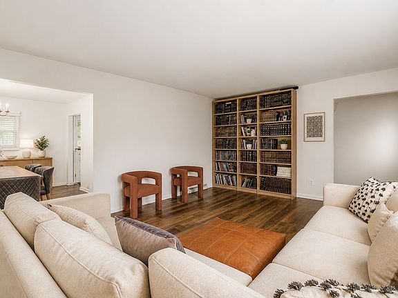 4th image of 2349 Beverly Pl