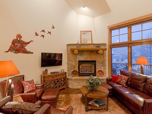 2nd image of 1556 Flattop Cir