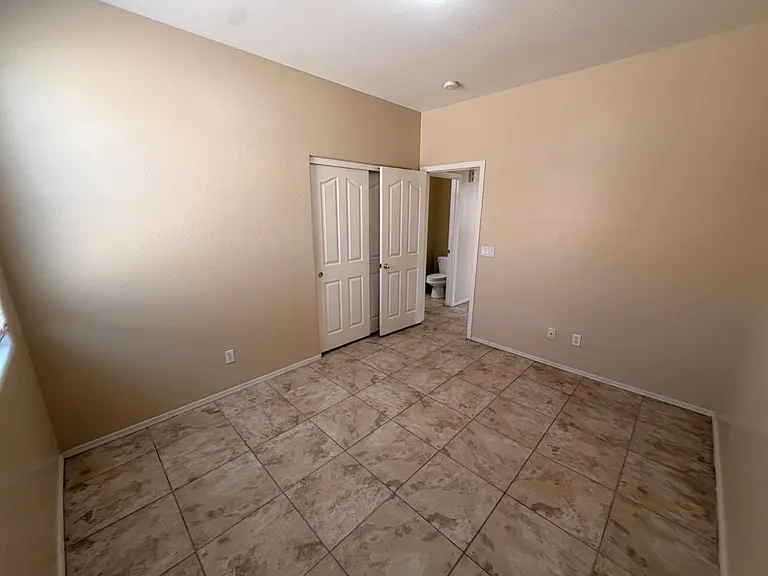 15227 W Jackson St — Photo 19