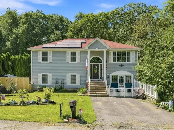 793 Montgomery St, Fall River, MA 02720