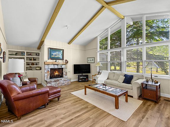 3rd image of 2047 N Country Club Dr