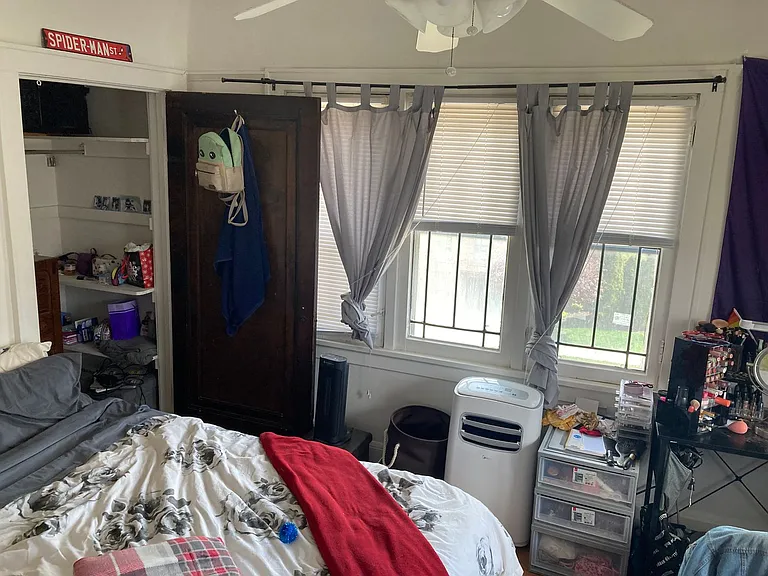 Newport Manor — Photo 79