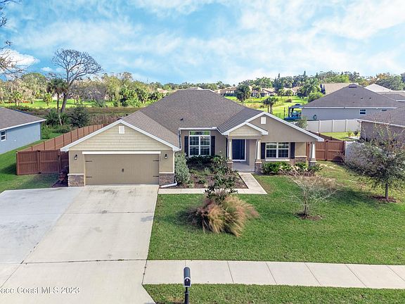 2nd image of 2139 Arnold Palmer Dr