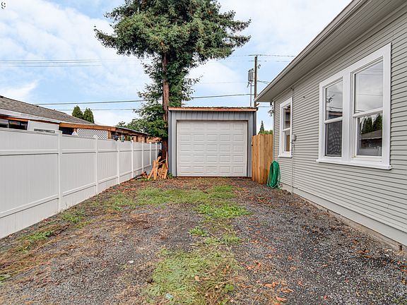 3rd image of 426 Dunham Ave