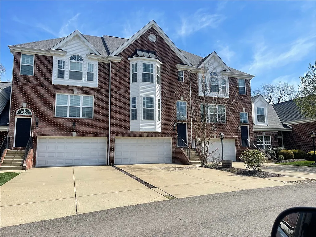 3 bed, 2.5 bath, $2,900 — Photo 1