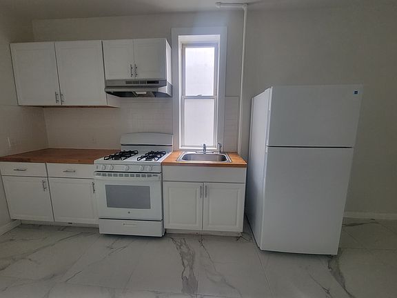 4th image of 462 Lexington Ave #3B