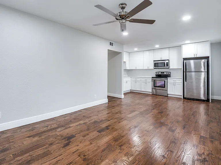 5444 Gaston Ave #202 — Photo 9