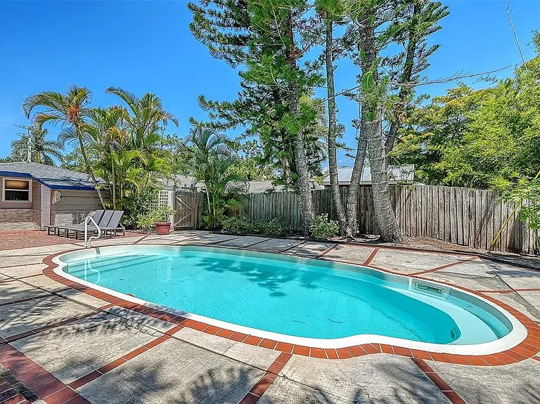 1127 S Osprey Ave — Photo 48