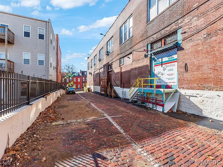 1007 Russell Blvd — Photo 28