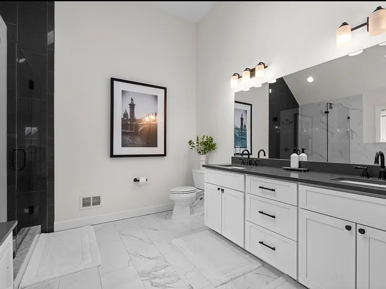 819 Irving Ave — Photo 23