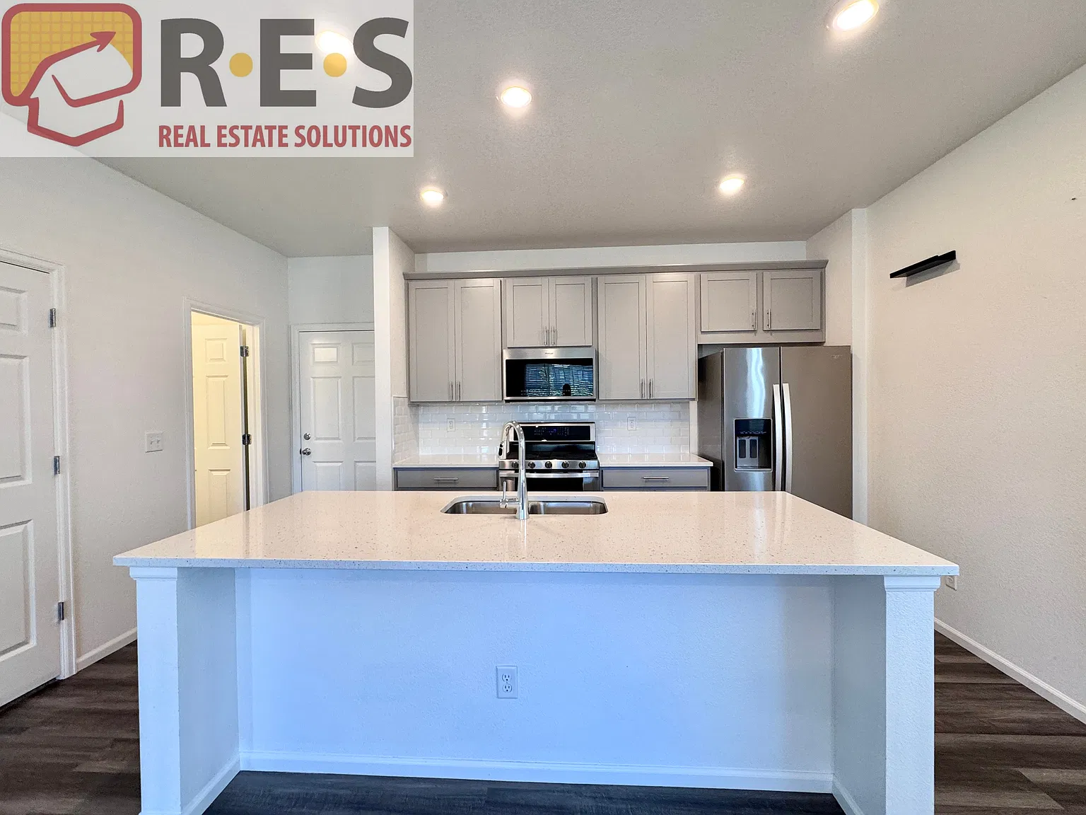 3 bed, 2.5 bath, 1877 sqft, $2,500 — Photo 4