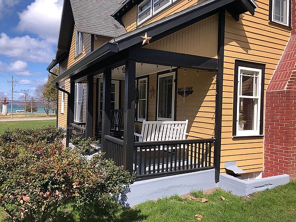 Covered porch w/lake view. 