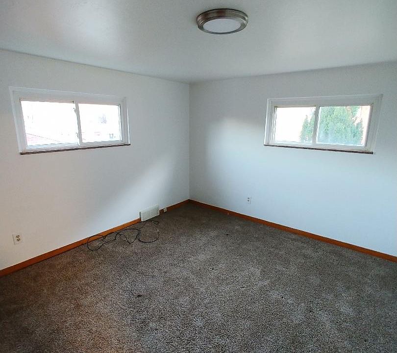 2nd image of 53 Spring St