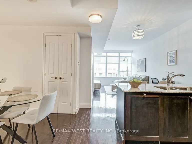 1 Bedford Rd #818 — Photo 4
