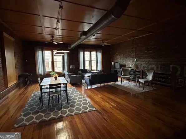 24 E Doyle St, Toccoa, GA 30577