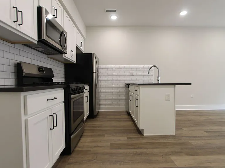 East Main Manayunk Apartments — Photo 46