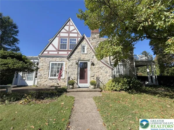 2 Jefferson Blvd, West Lawn, PA 19609