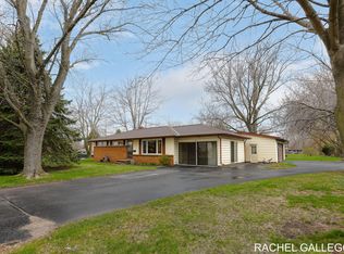 391 E 40th St, Holland, MI 49423