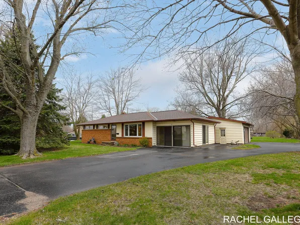391 E 40th St, Holland, MI 49423