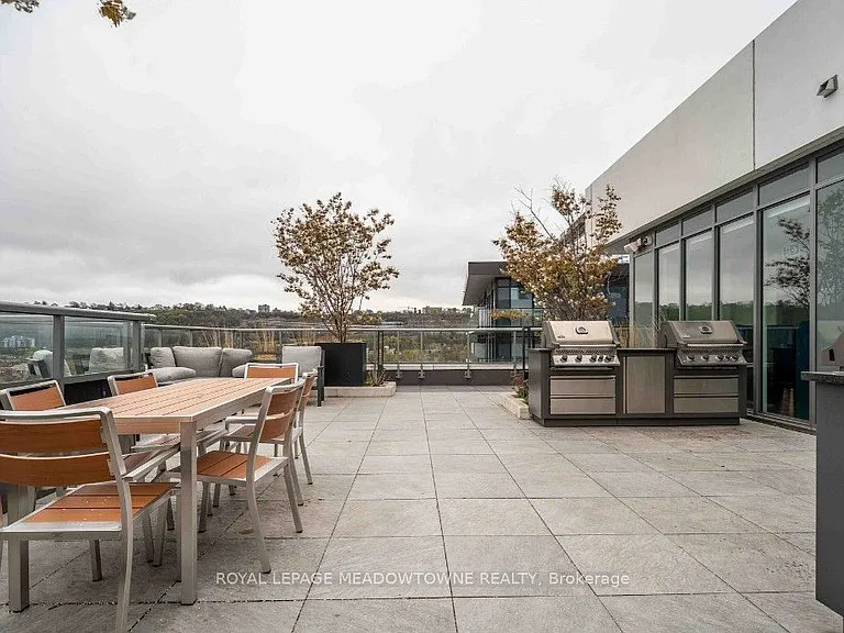 212 King St E #901 — Photo 3