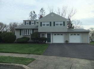 16 Patricia Ct, Wayne, NJ 07470