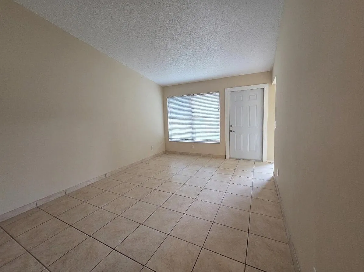 2 bed, 2.0 bath, 921 sqft, $2,100 — Photo 4