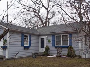 11 Point Dr S, Lake Peekskill, NY 10537