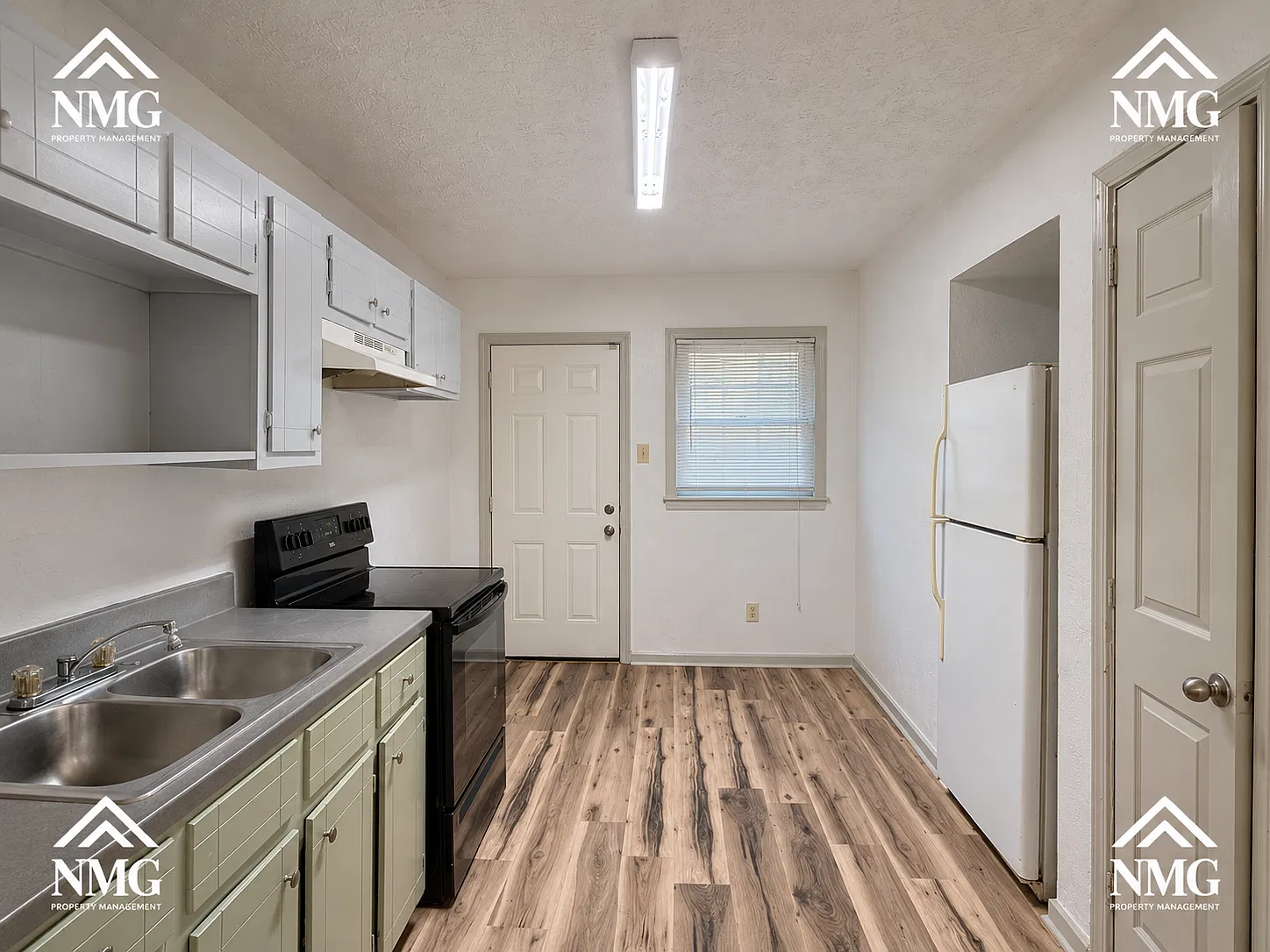 3380 Shady Oaks Street - C — Photo 3