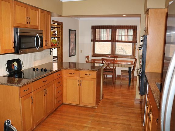 4th image of 1727 Cameron Ave